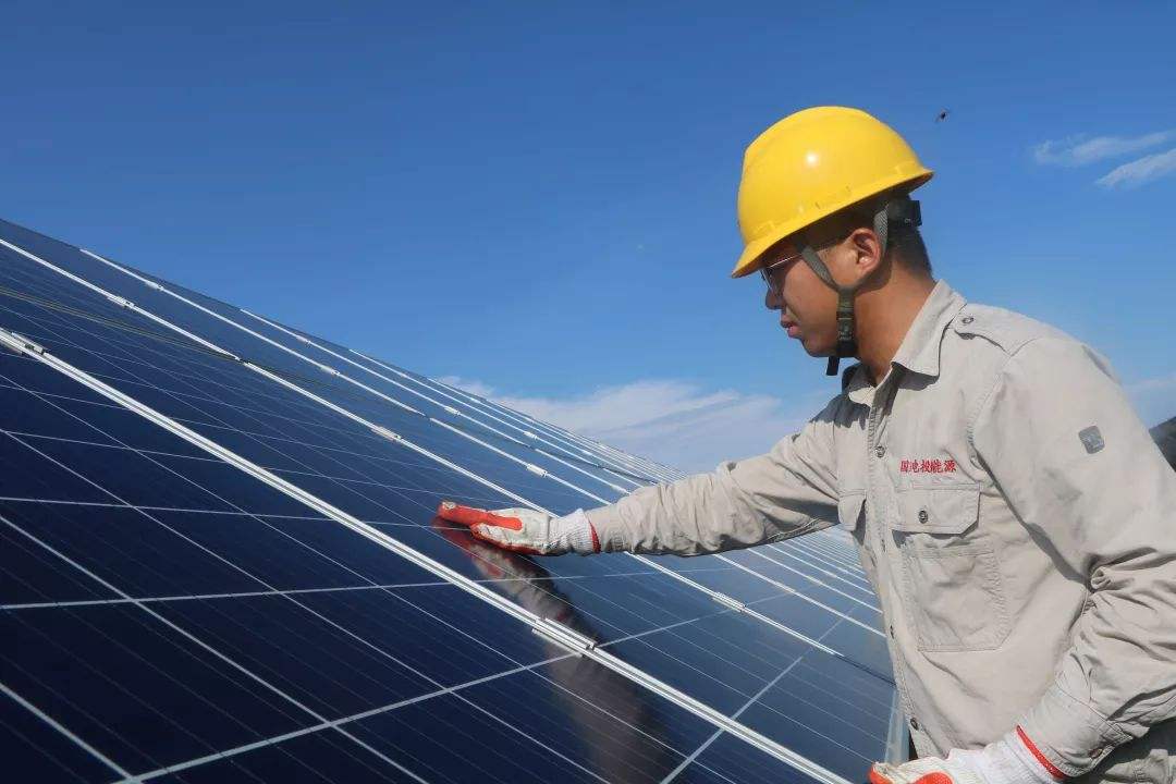 烈日下的能源人，你的堅(jiān)守如此動(dòng)人！