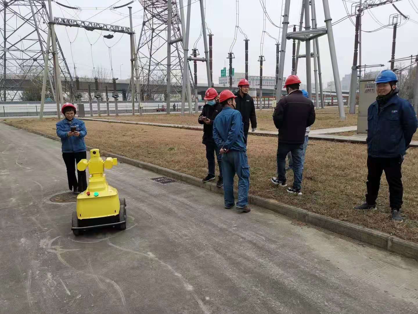 ?南陽站千伏特高壓年度檢修圓滿完成，智能巡檢機器人全面投入運營