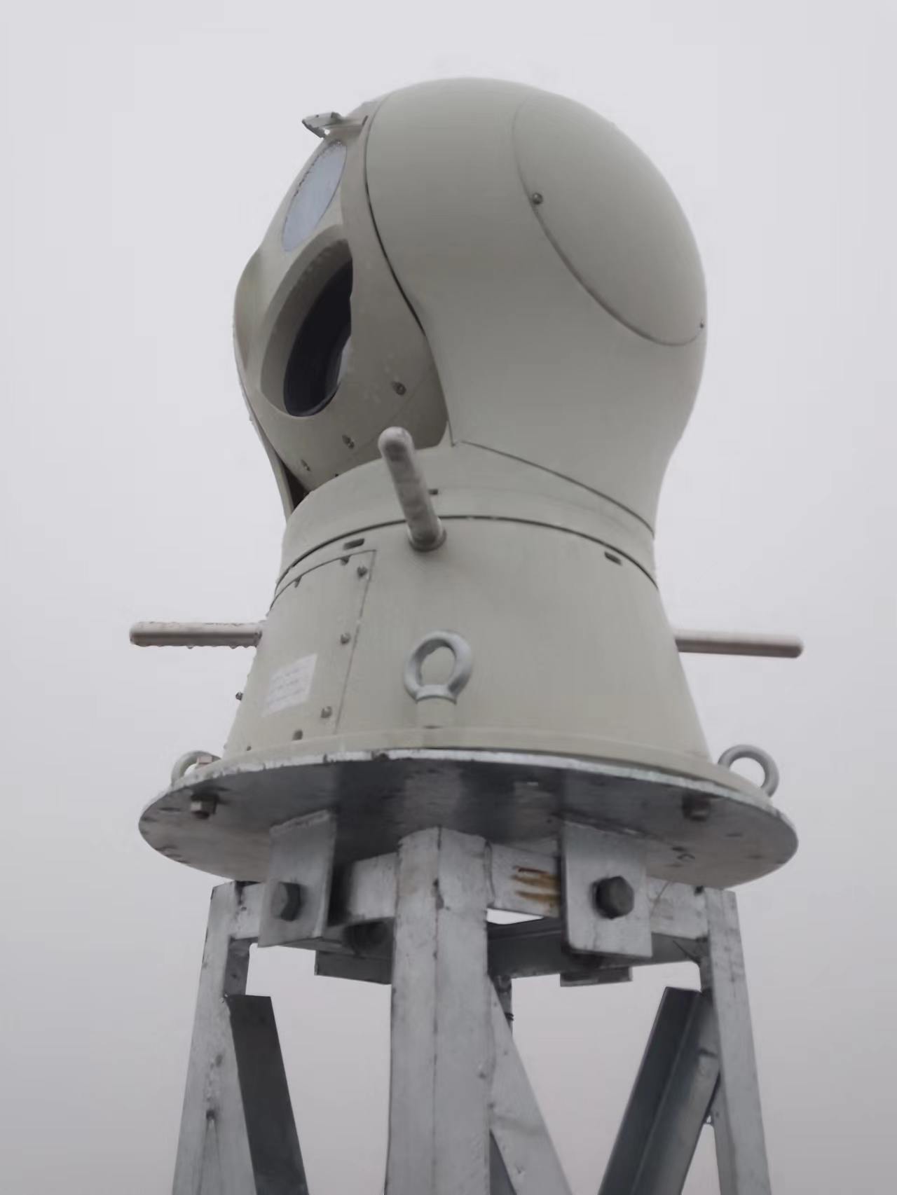 華瑞通3公里球型轉(zhuǎn)臺(tái)攝像機(jī)視角下的新疆邊防戰(zhàn)士