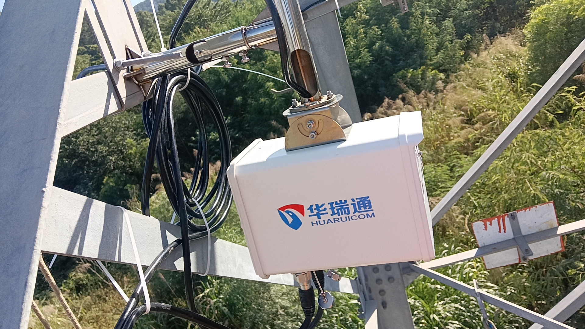 配電網(wǎng)架空線路故障精確定位裝置有何功能特點(diǎn)