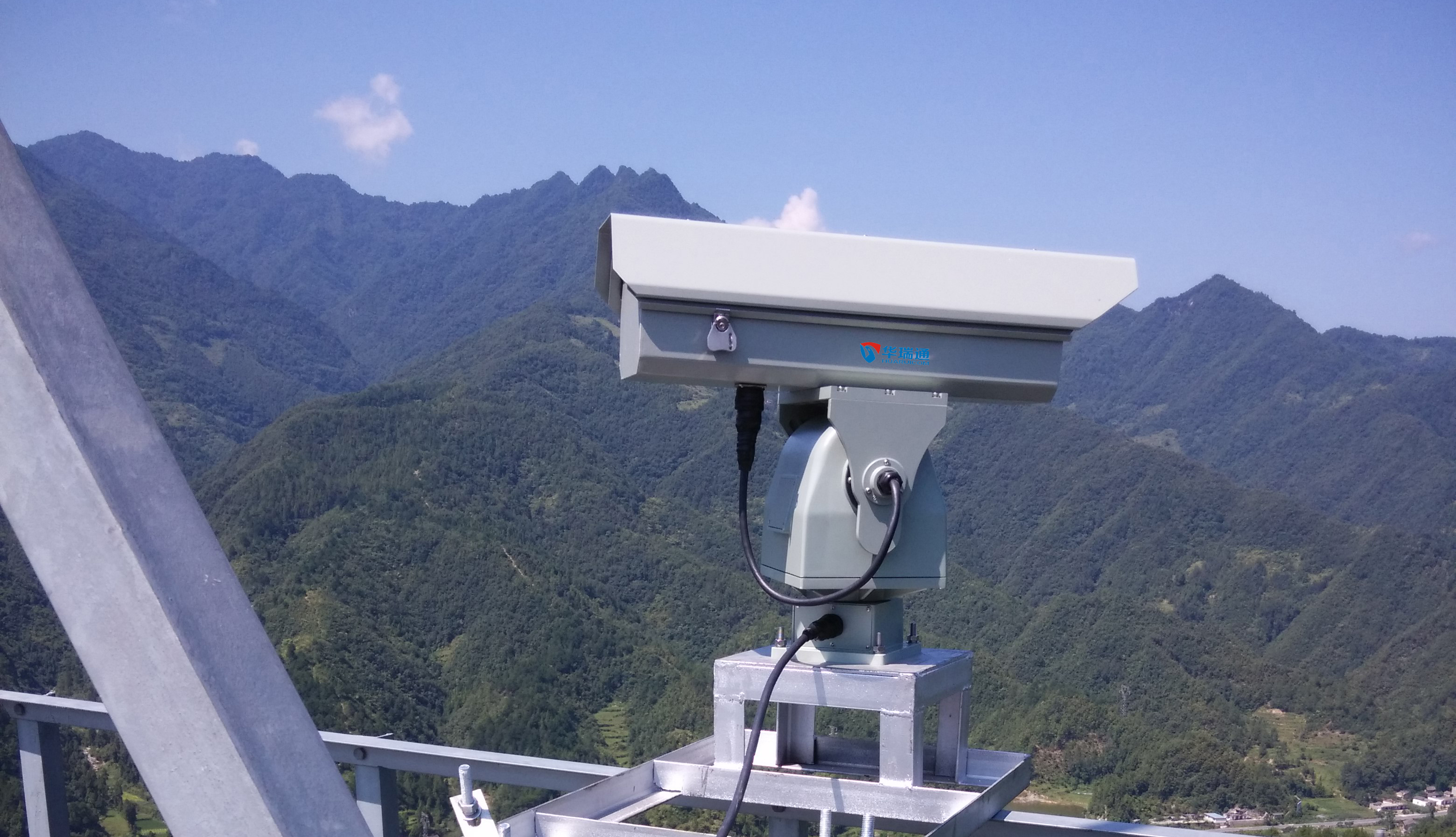 針對(duì)高海拔地區(qū)，森林火災(zāi)預(yù)警監(jiān)控?cái)z像機(jī)的布置有何意義