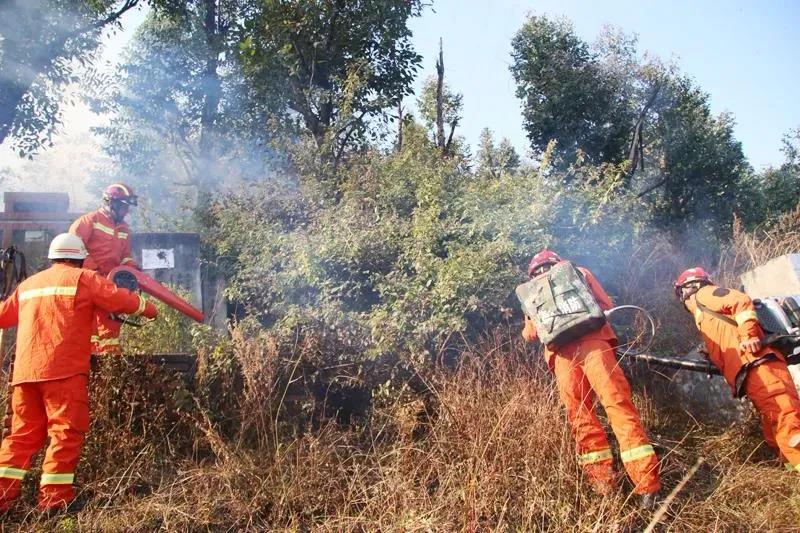 四川雅江這種5000米高度的林區(qū)，遠(yuǎn)紅外雙光重載云臺(tái)攝像機(jī)防雨防雷功能如何保障
