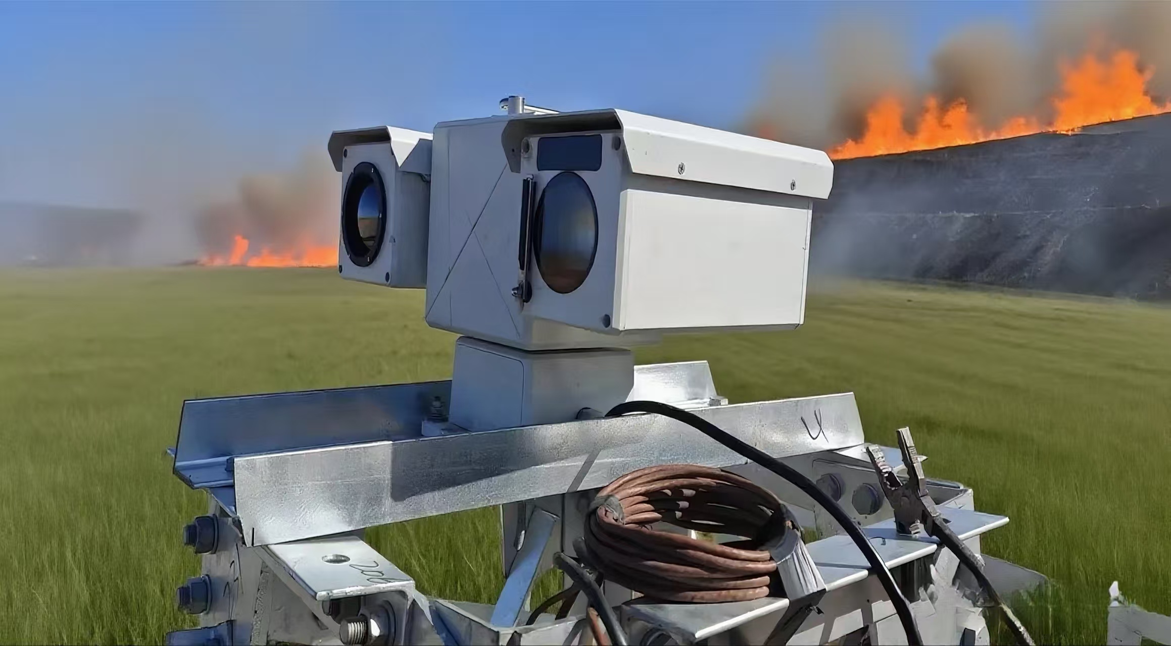 符合新規(guī)標準：論熱成像雙光譜攝像機與3公里監(jiān)控半徑在森林防火中的必要性