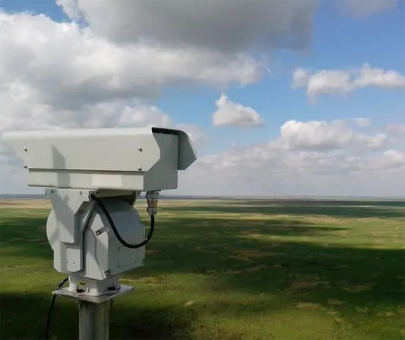 草原視頻監(jiān)控?cái)z像機(jī)：IP雙控+煙火雙模式，實(shí)現(xiàn)5公里精準(zhǔn)火災(zāi)預(yù)警